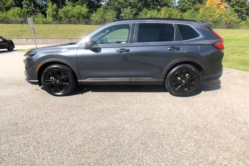 2023 Honda CR-V Hybrid Sport Touring photo 1