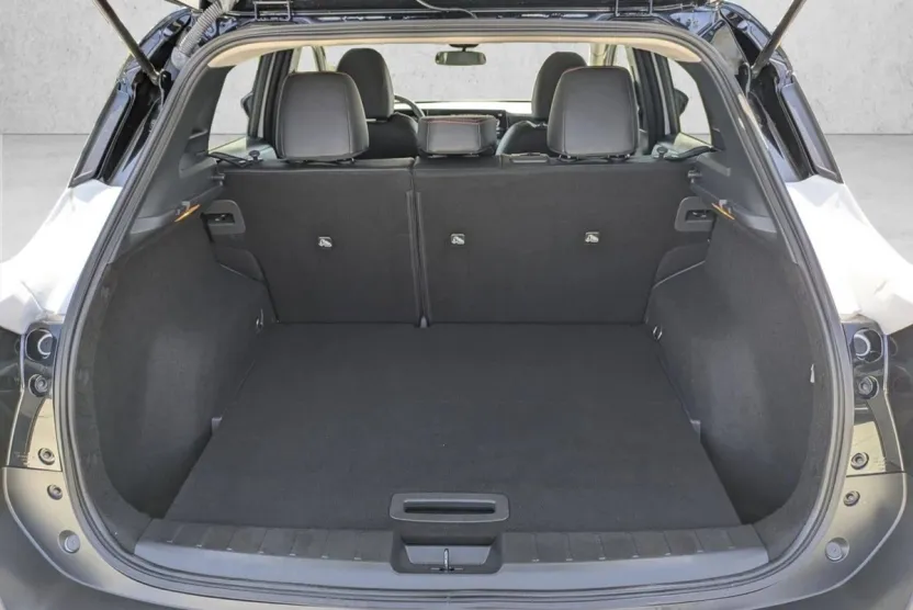 2025 Nissan Kicks SR photo 1