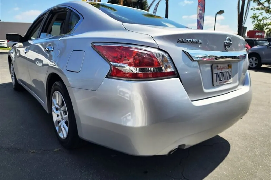 2015 Nissan Altima 2.5 S photo 1