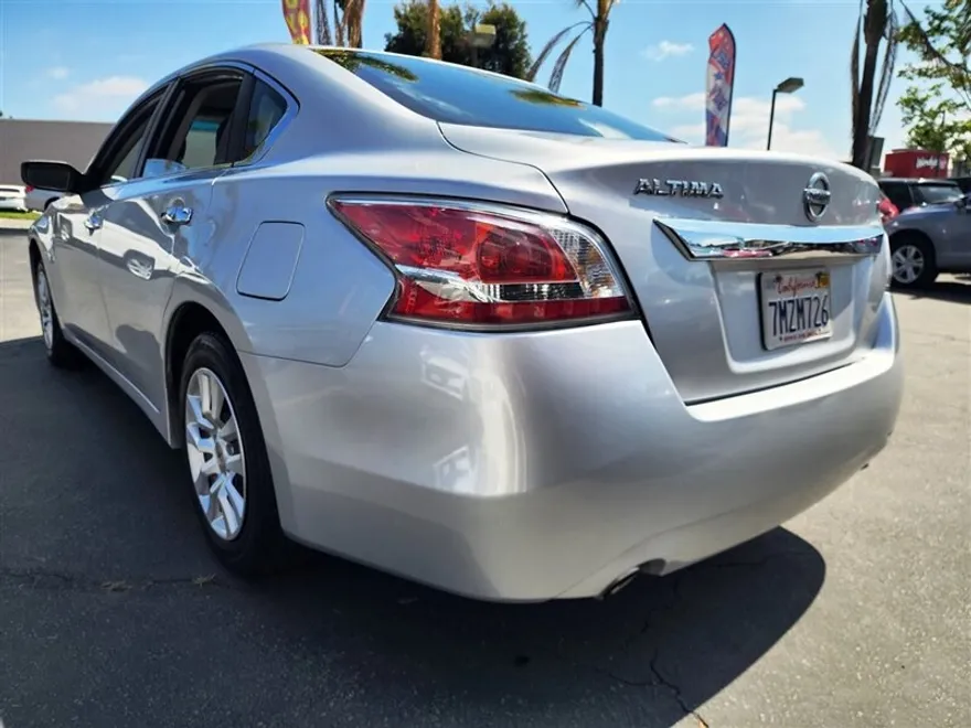 2015 Nissan Altima 2.5 S photo 1