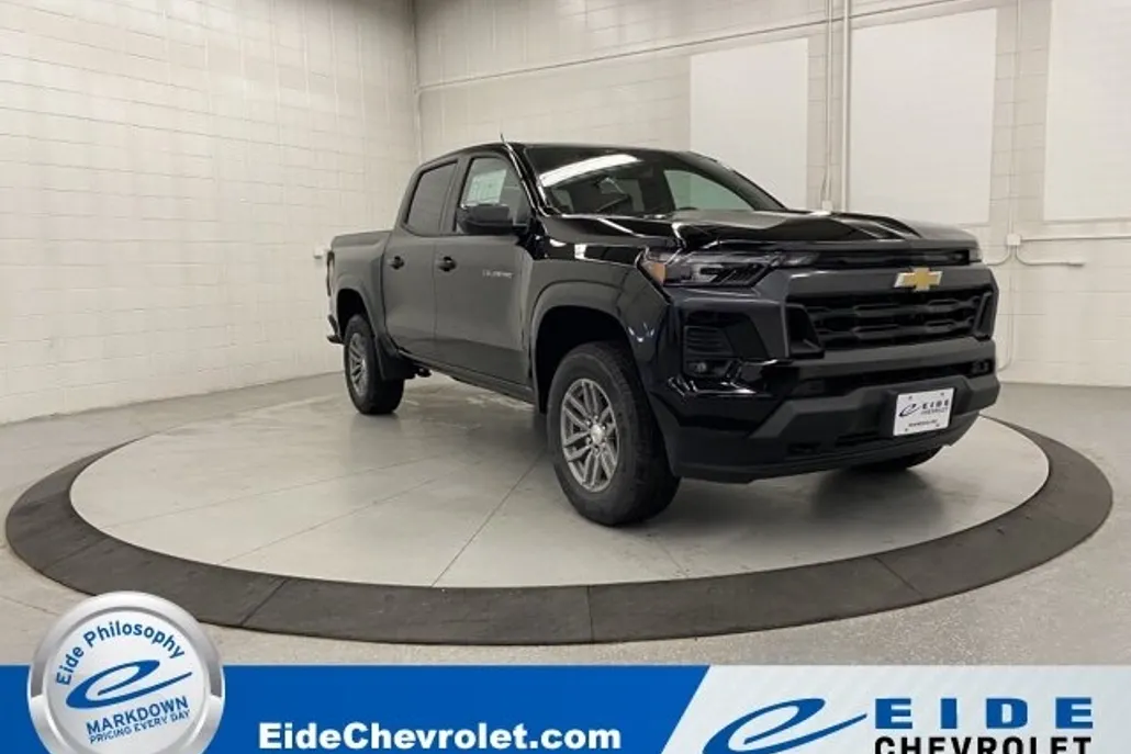 2025 Chevrolet Colorado Work Truck LT photo 1