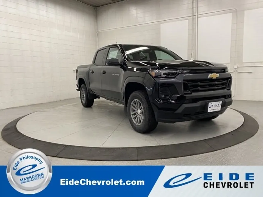 2025 Chevrolet Colorado Work Truck LT photo 1