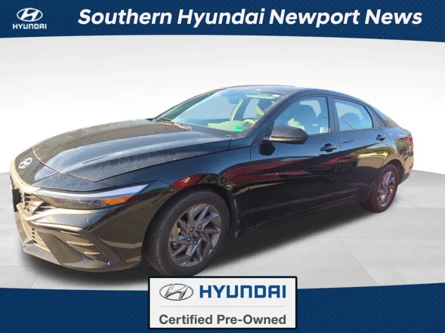 2024 Hyundai Elantra SEL photo 1