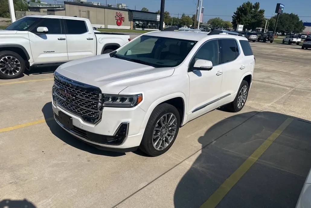 2023 Gmc Acadia Denali photo 1