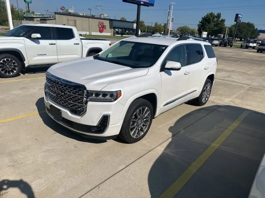 2023 Gmc Acadia Denali photo 1