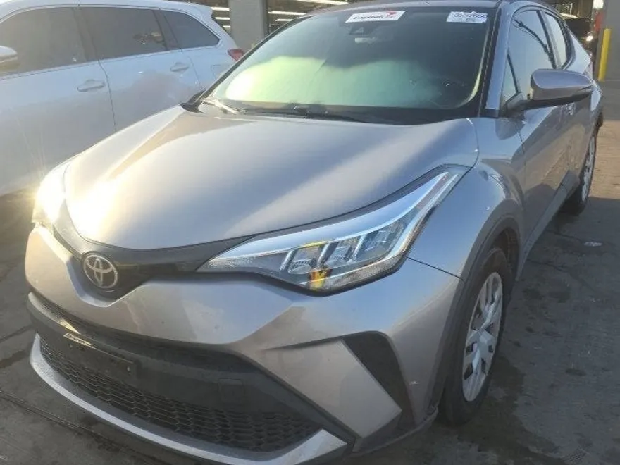 2020 Toyota C-HR LE photo 1