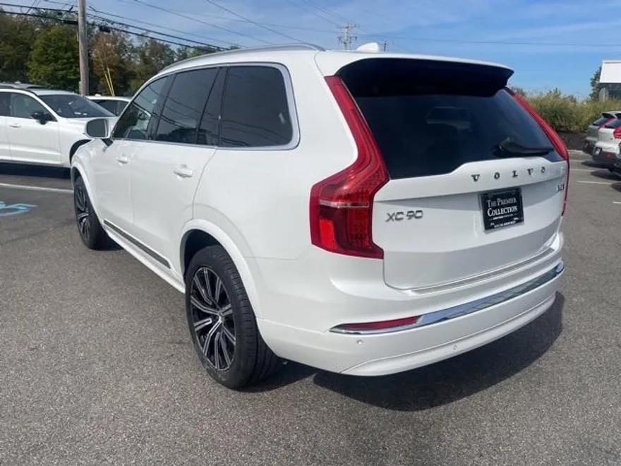2024 Volvo XC90 B5 Core photo 1