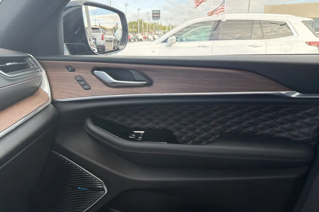 2022 Jeep Cherokee Summit 4xe photo 1