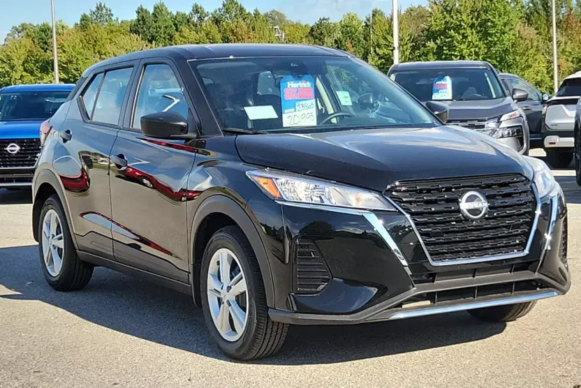 2025 Nissan Kicks Play S photo 1