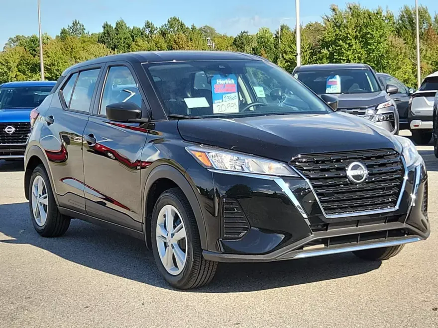 2025 Nissan Kicks Play S photo 1