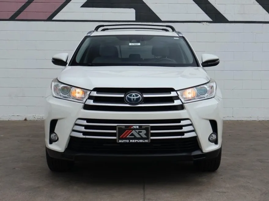 2017 Toyota Highlander Hybrid XLE photo 1