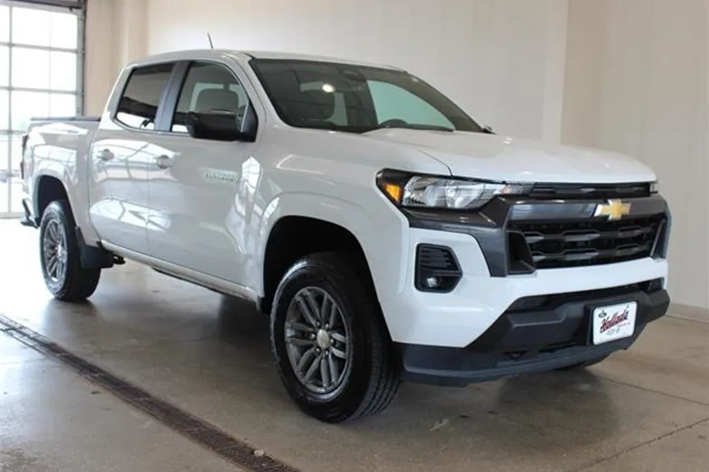 2023 Chevrolet Colorado LT photo 1