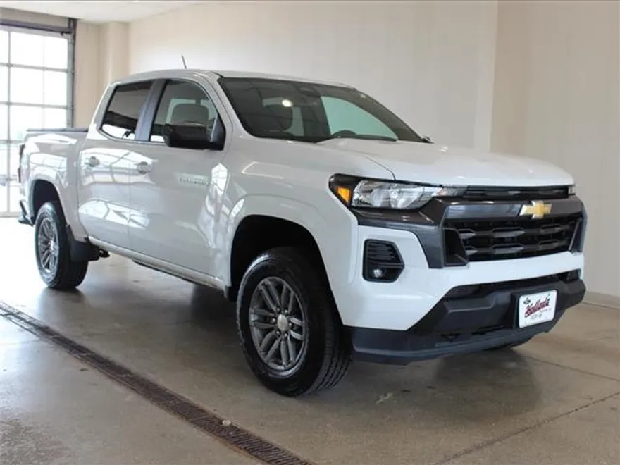 2023 Chevrolet Colorado LT photo 1