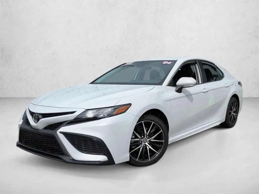 2024 Toyota Camry SE photo 1