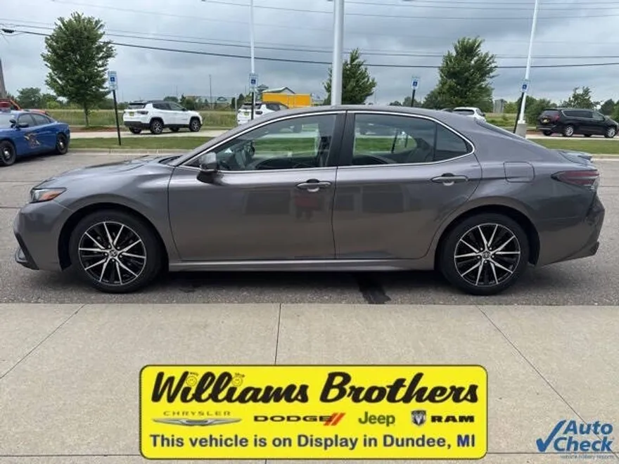 2023 Toyota Camry SE photo 1