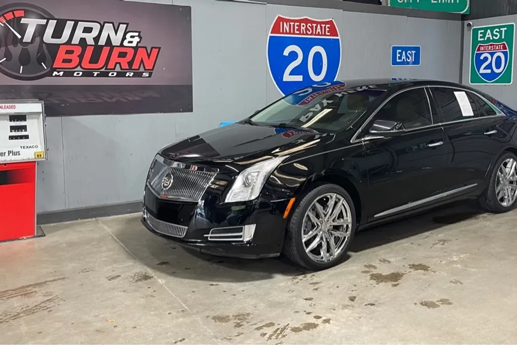 2013 Cadillac XTS Luxury photo 1