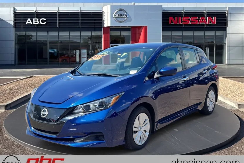 2023 Nissan Leaf S photo 1