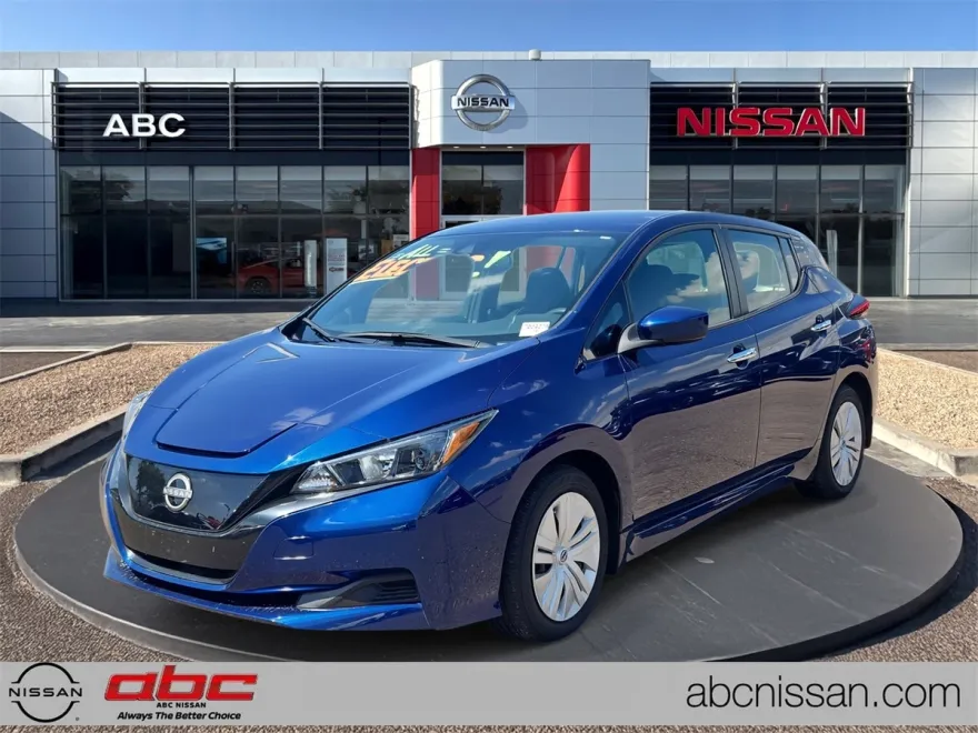 2023 Nissan Leaf S photo 1