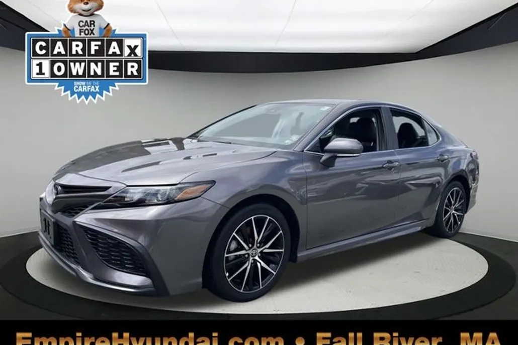 2024 Toyota Camry SE photo 1
