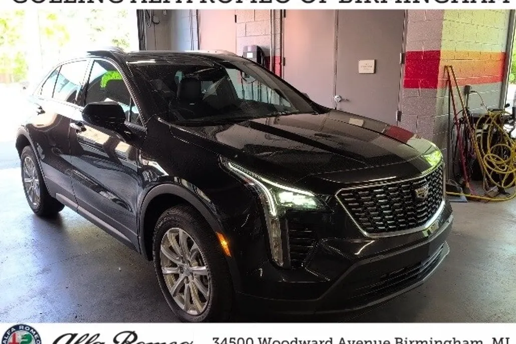 2023 Cadillac XT4 Luxury photo 1