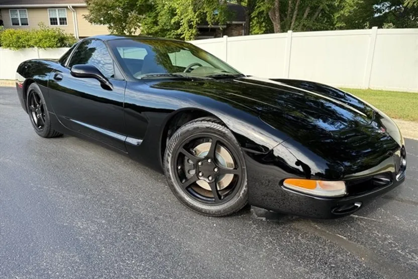 2004 Chevrolet Corvette Coupe photo 1