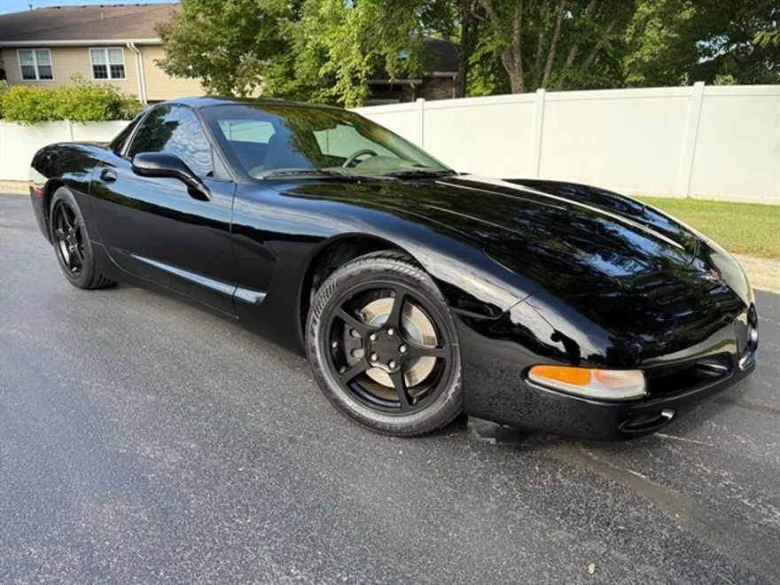 2004 Chevrolet Corvette Coupe photo 1