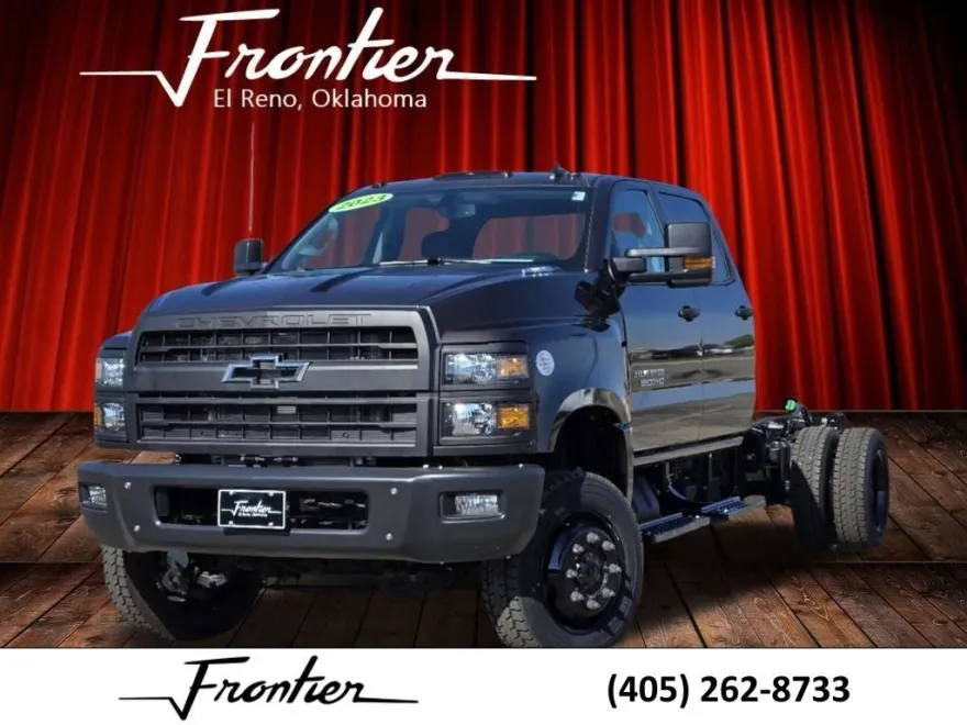 2023 Chevrolet Silverado 5500HD LT photo 1