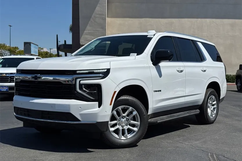 2025 Chevrolet Tahoe LS photo 1