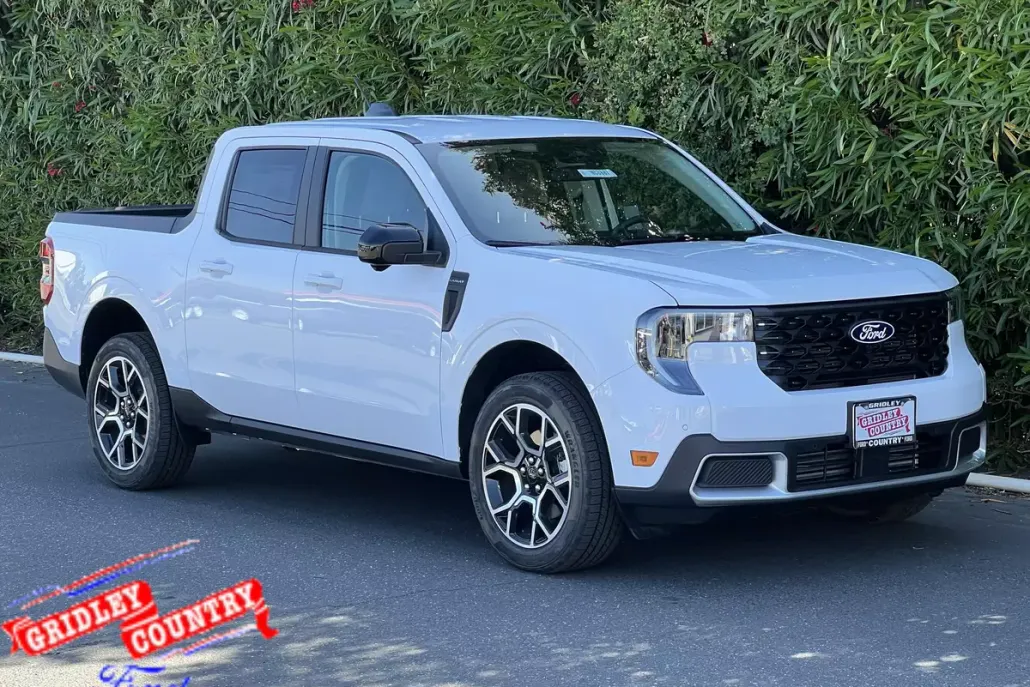 2025 Ford Maverick Lariat photo 1