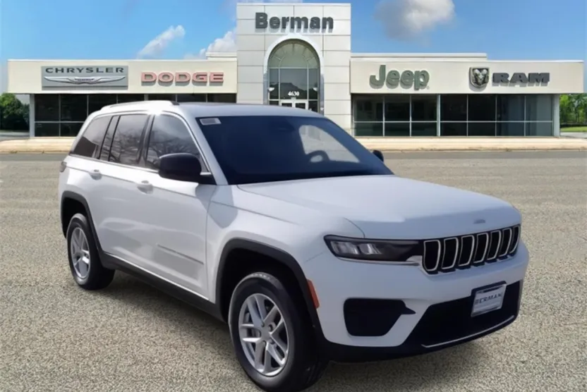 2025 Jeep Grand Cherokee Laredo photo 1