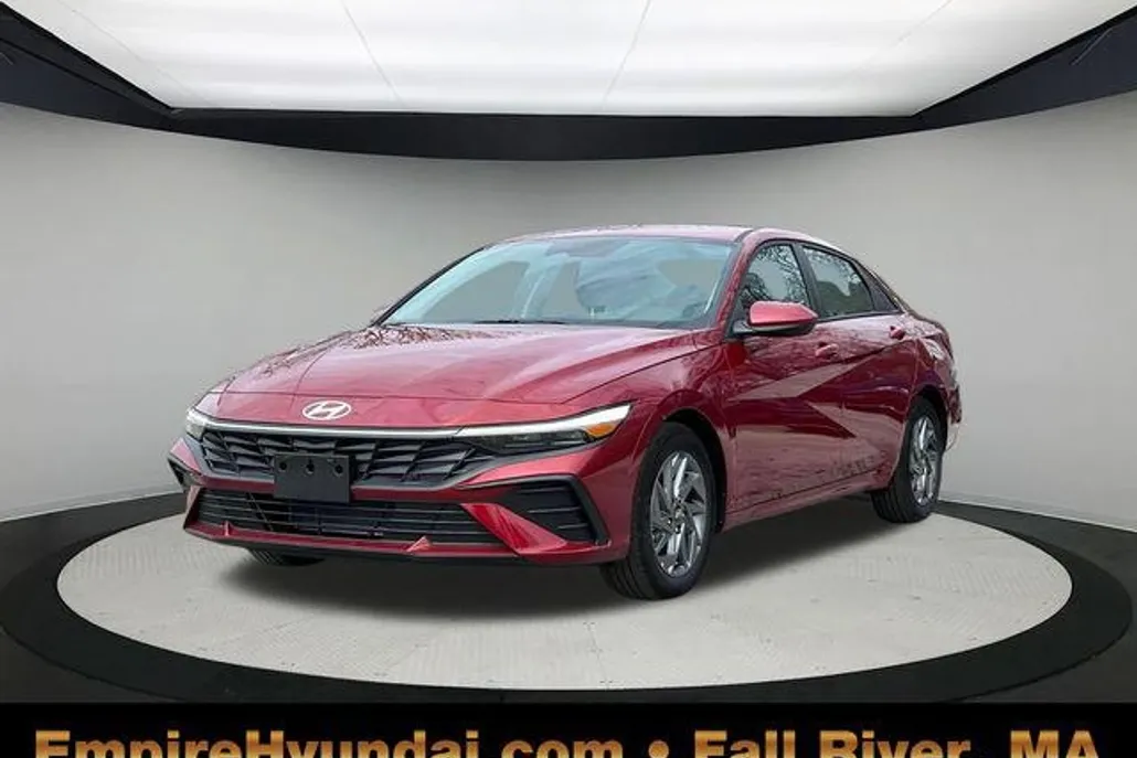 2024 Hyundai Elantra SEL photo 1