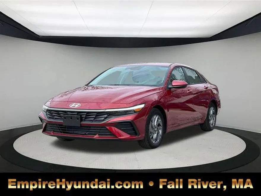 2024 Hyundai Elantra SEL photo 1