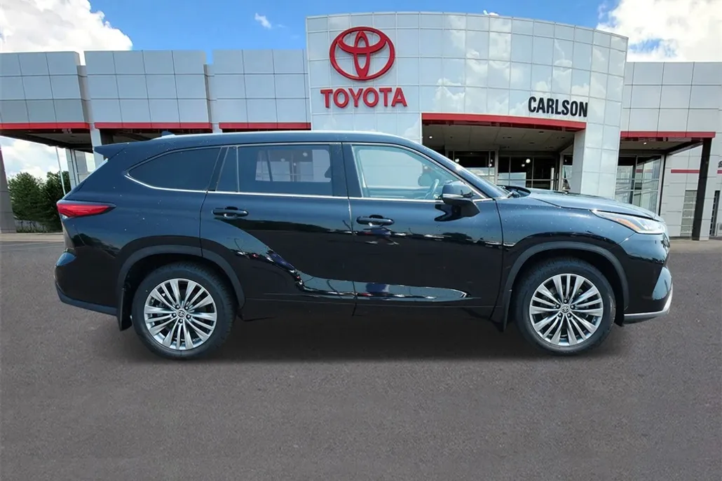 2022 Toyota Highlander Platinum photo 1