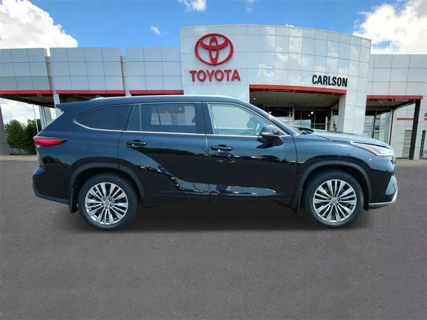 2022 Toyota Highlander Platinum photo 1