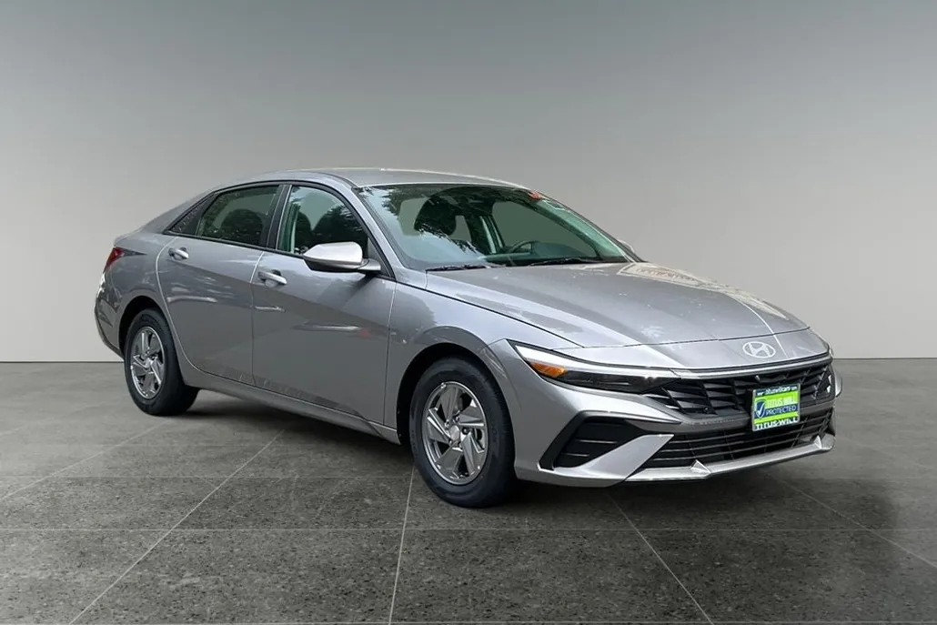 2025 Hyundai Elantra SE photo 1
