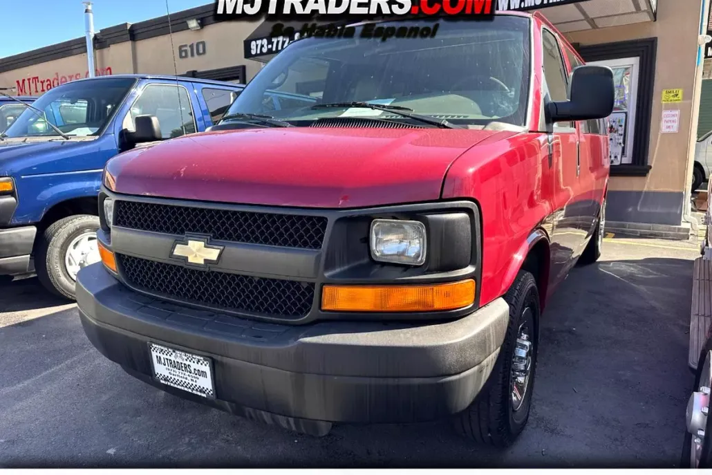 2008 Chevrolet Express LS 3500 photo 1