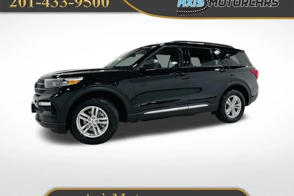 2022 Ford Explorer XLT photo 1