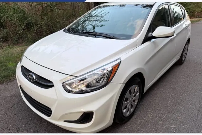 2016 Hyundai Accent SE photo 1