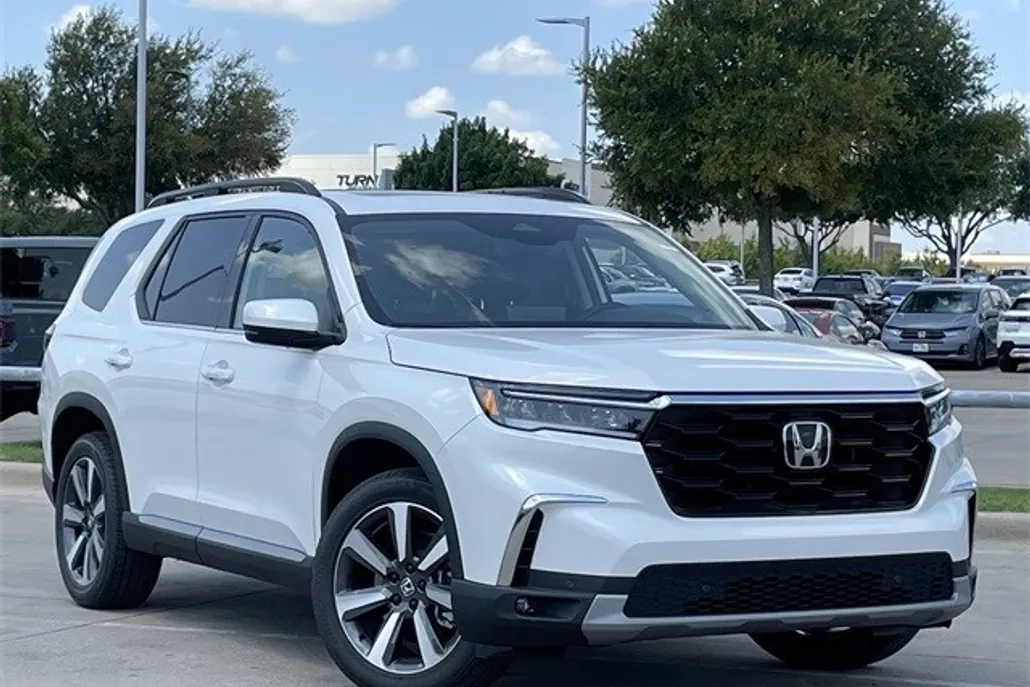 2025 Honda Pilot Touring photo 1