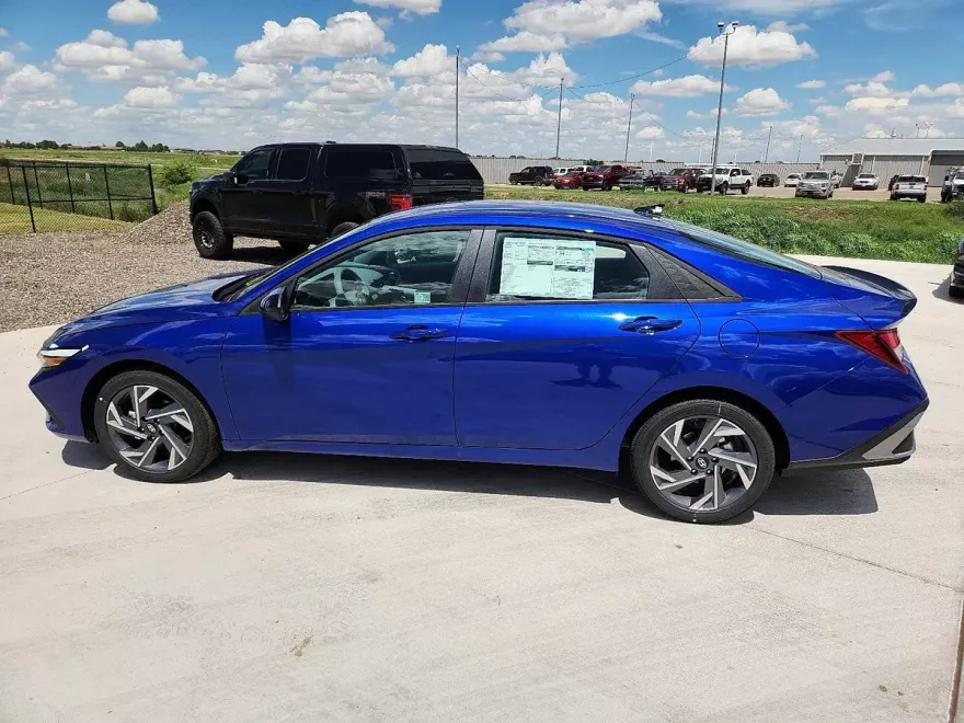2025 Hyundai Elantra SEL Sport photo 1