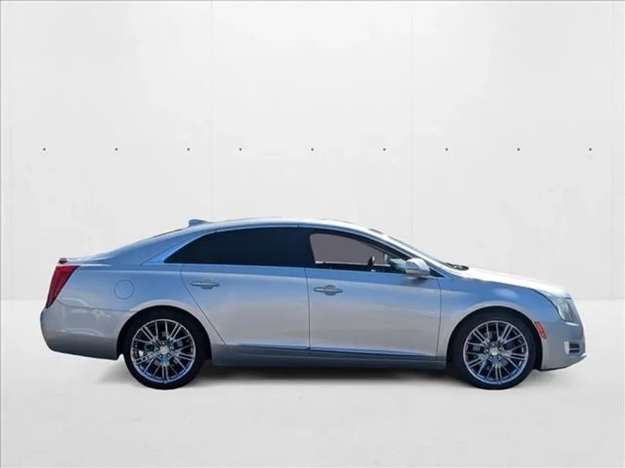 2017 Cadillac XTS Luxury photo 1