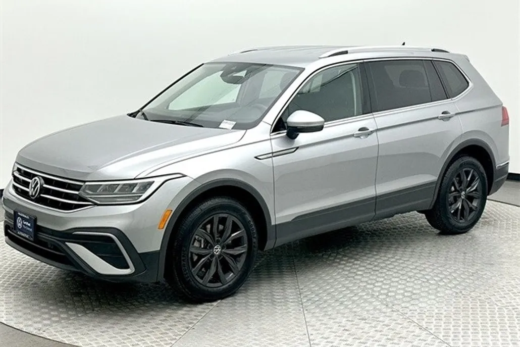 2024 Volkswagen Tiguan SE Wolfsburg Edition photo 1