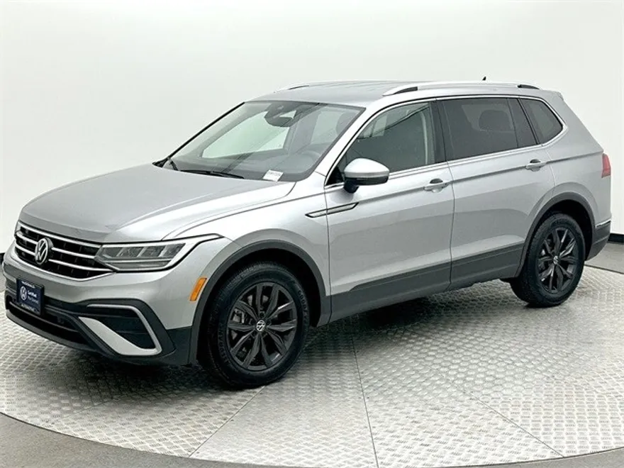2024 Volkswagen Tiguan SE Wolfsburg Edition photo 1