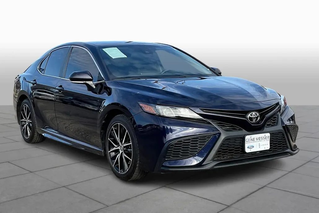 2022 Toyota Camry SE photo 1