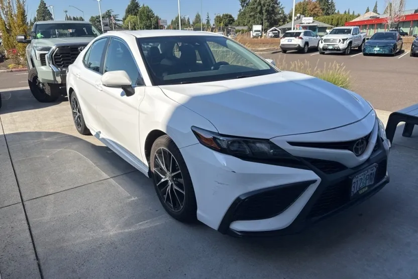 2024 Toyota Camry SE photo 1