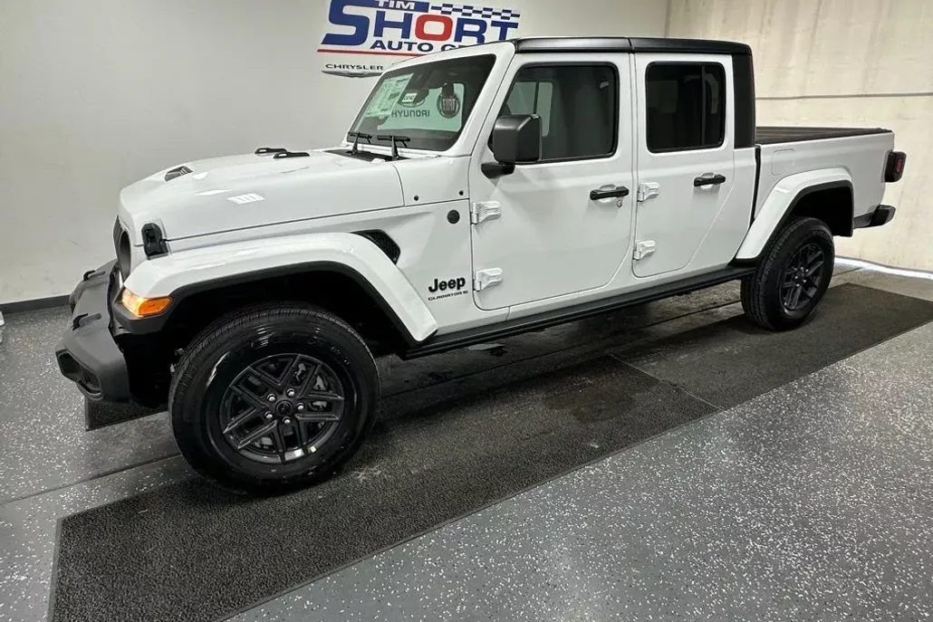 2025 Jeep Gladiator Sport S photo 1