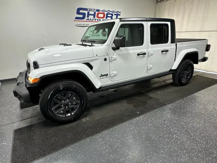 2025 Jeep Gladiator Sport S photo 1