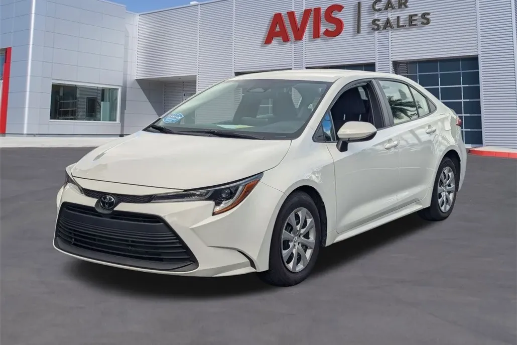 2024 Toyota Corolla LE photo 1