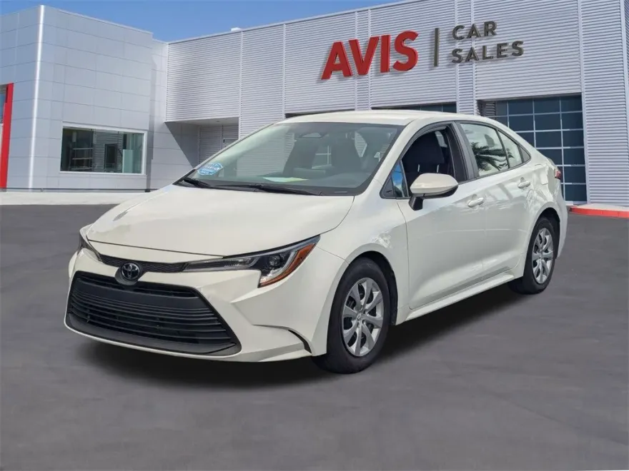 2024 Toyota Corolla LE photo 1