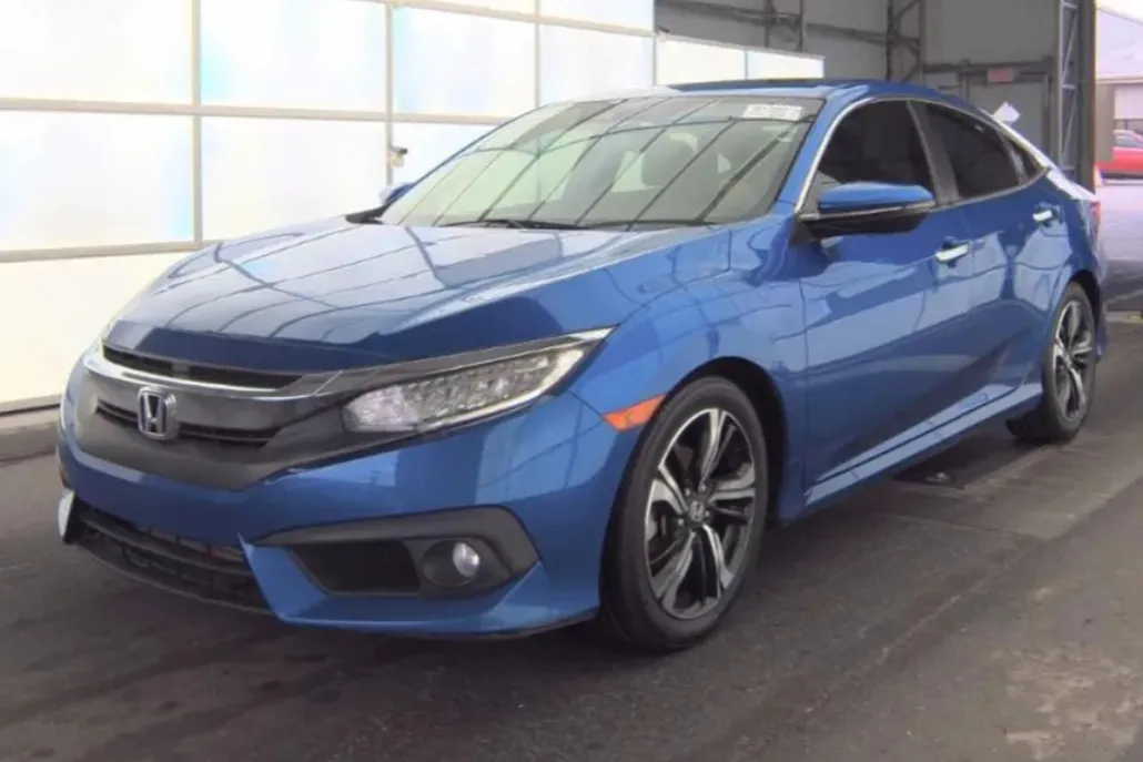 2018 Honda Civic Touring photo 1
